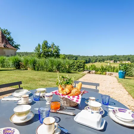 Chateau De Lascoups Saint-Martin-des-Combes (Dordogne)