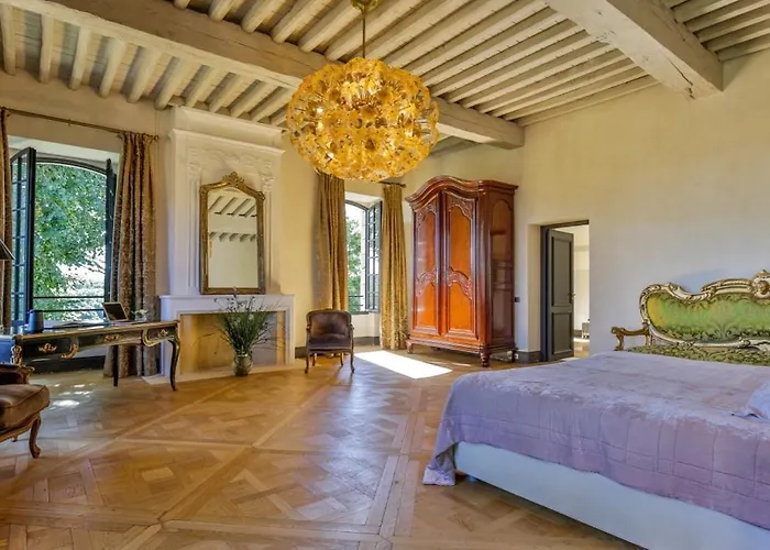 Chateau De Lascoups 4*